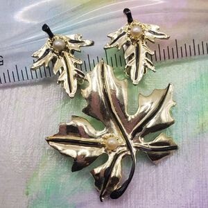 Leaf Brooch Earring Set Vintage Clip On Ks